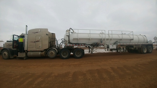DSG water hauling truck with tanker trailer